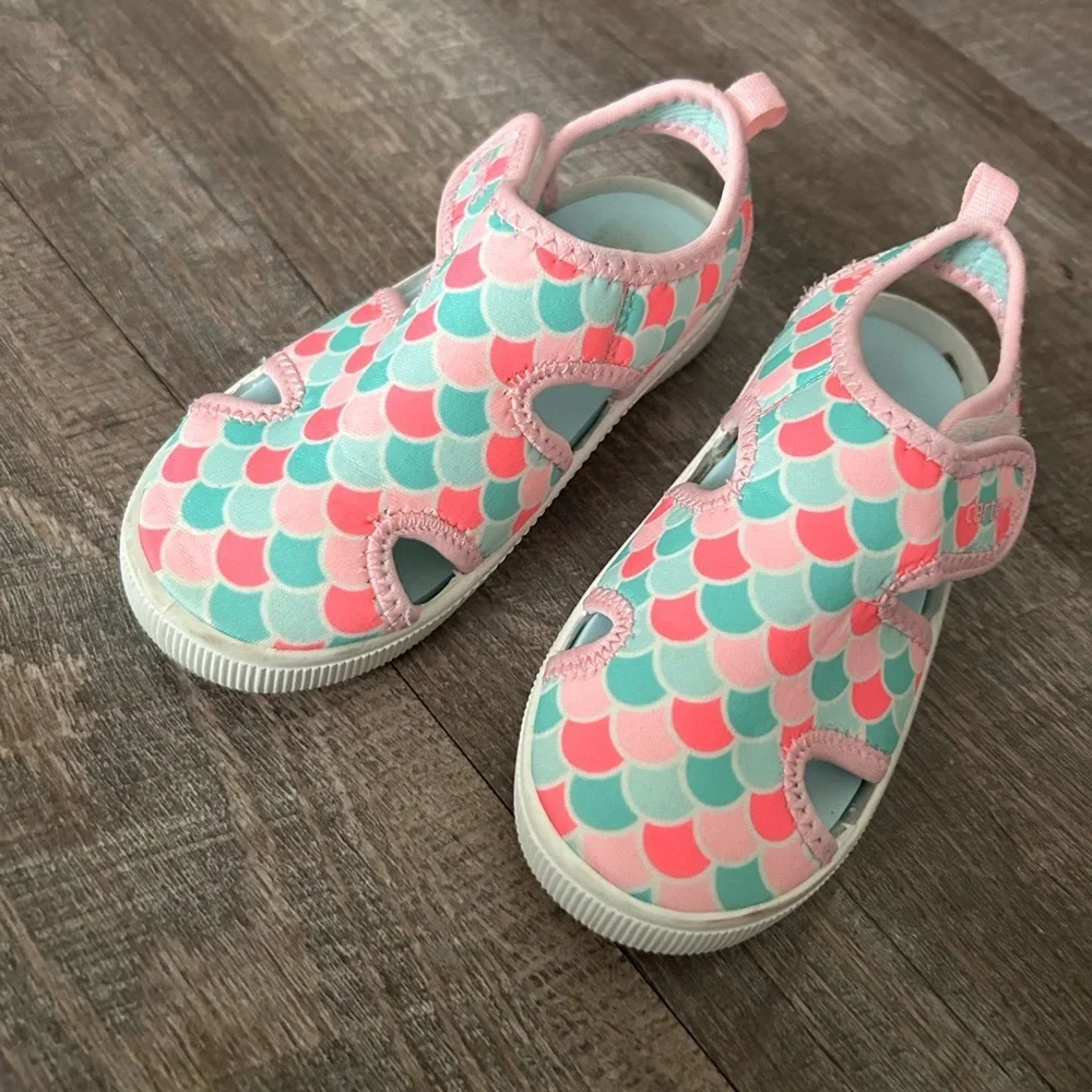 Carter’s water shoes size 9c